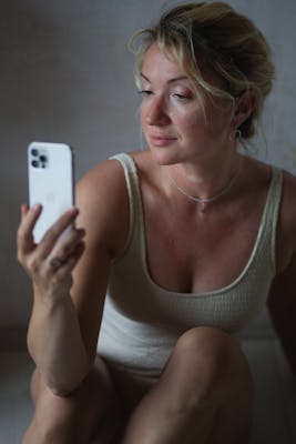 Marie, 27