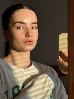 Julie, 25
