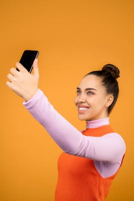 Chloé, 23