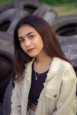Inès, 25